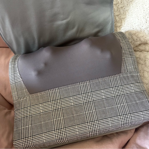 Papillon Portable Neck Massager - Picture 8 of 13